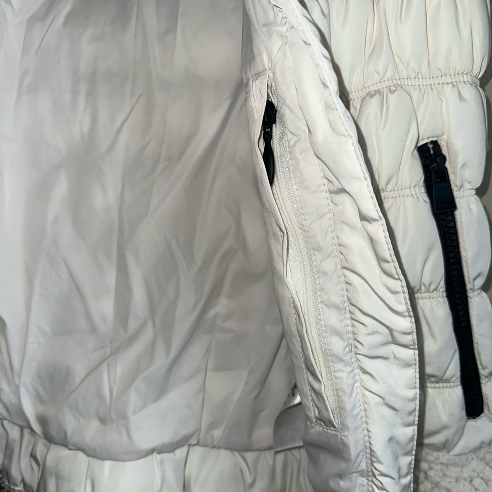 Women's White Quilted Vest - Picture 7 of 9